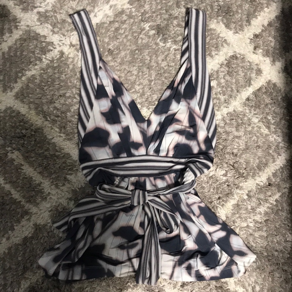 BCBG top